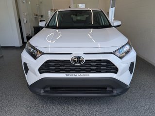 Toyota RAV4 LE AWD 2023 à Magog, Québec - 5 - w320h240px