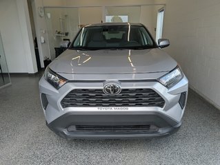 Toyota RAV4 LE AWD, 2024 à Magog, Québec - 2 - w320h240px