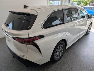 2021 Toyota Sienna Hybrid LE AWD in Magog, Quebec - 3 - w320h240px