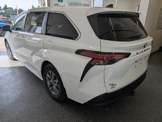 2021 Toyota Sienna Hybrid LE AWD in Magog, Quebec - 5 - w320h240px