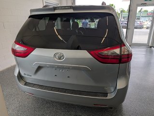 Toyota Sienna LE 8 PASSAGERS, 2020 à Magog, Québec - 4 - w320h240px