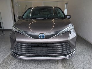 Toyota Sienna XLE 8 PASSAGERS, 2023 à Magog, Québec - 5 - w320h240px