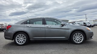 Chrysler 200 Limited 2013 à Matane, Québec - 3 - w320h240px