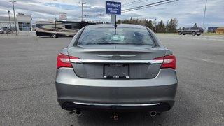 Chrysler 200 Limited 2013 à Matane, Québec - 5 - w320h240px