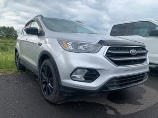 Ford Escape SE  AWD  ENSEMBLE DÉCOR NOIR 2018 à Matane, Québec - 2 - w320h240px