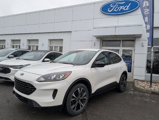 Ford Escape SE   AWD ENSEMBLE DECOR SPORT 2021 à Matane, Québec - 2 - w320h240px