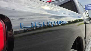 2025 Ford F-150 Lightning Flash BATTERIE LONGUE DURÉE in Matane, Quebec - 6 - w320h240px