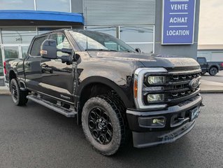 Ford Super Duty F-350 SRW LARIAT  HAUT NIVEAU Ensemble DÉCOR NOIR 2024 à Matane, Québec - 4 - w320h240px