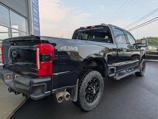 Ford Super Duty F-350 SRW LARIAT  HAUT NIVEAU Ensemble DÉCOR NOIR 2024 à Matane, Québec - 6 - w320h240px
