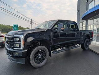Ford Super Duty F-350 SRW LARIAT  HAUT NIVEAU Ensemble DÉCOR NOIR 2024 à Matane, Québec - 2 - w320h240px