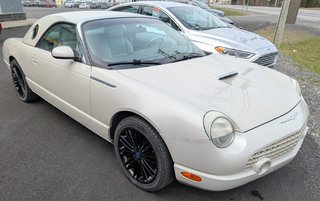 2005 Ford Thunderbird 50th Anniversary in Matane, Quebec - 3 - w320h240px