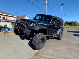 2011 Jeep Wrangler Unlimited Sport in Matane, Quebec - 5 - w320h240px