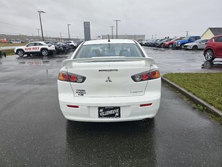 Mitsubishi Lancer SE 2013