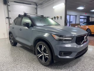 Volvo XC40 R-DESIGN 2.0L I4 Direct-Injected Turbocharged All Wheel Drive 2022