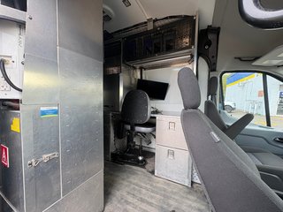 2017 Ford Transit Cargo Van T-350 High Roof 148' in Saint-Sulpice, Quebec - 5 - w320h240px
