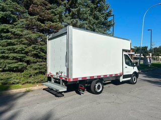 Ford Transit Chassis Cab T-250 Cube 12' 2023 à Repentigny, Québec - 3 - w320h240px