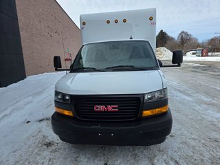 GMC Savana Commercial Cutaway 3500 Cube 14' PIEDS 2023 à Repentigny, Québec - 3 - w320h240px