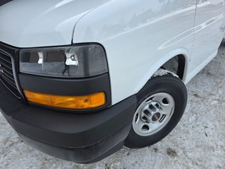 GMC Savana Commercial Cutaway 3500 Cube 14' PIEDS 2023 à Repentigny, Québec - 4 - w320h240px