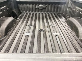 2025 Chevrolet Silverado 2500HD in Baie-Comeau, Quebec - 4 - w320h240px