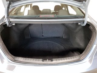 2017 Hyundai Elantra in Jonquière, Quebec - 5 - w320h240px