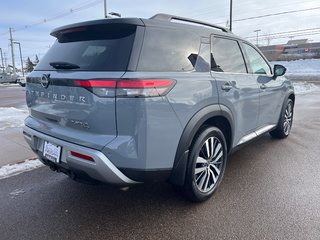 2022 Nissan Pathfinder Platinum 4WD