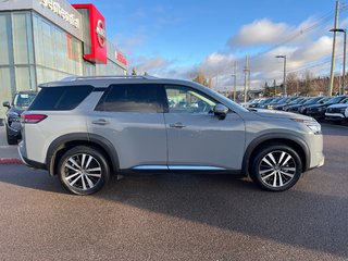 2024 Nissan Pathfinder Platinum AWD