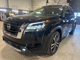 2025 Nissan Pathfinder Platinum AWD