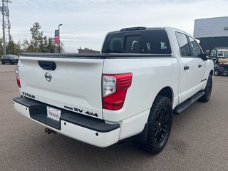 2018 Nissan Titan Midnight Edition 4x4 Crew Cab