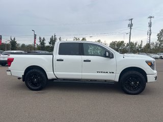 2018 Nissan Titan Midnight Edition 4x4 Crew Cab