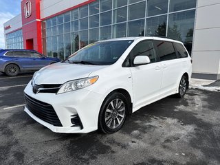 2019 Toyota Sienna LE