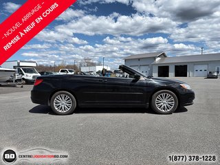 2011 Chrysler 200 Touring in Granby, Quebec - 5 - w320h240px