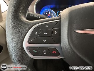 2017 Chrysler Pacifica in Granby, Quebec - 14 - w320h240px