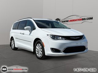 Chrysler Pacifica Touring 2020 à Granby, Québec - 3 - w320h240px
