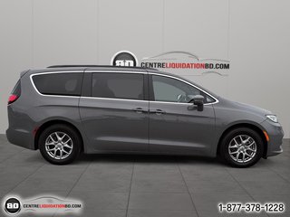2022 Chrysler Pacifica Touring in Granby, Quebec - 4 - w320h240px
