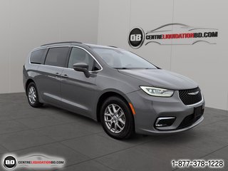 2022 Chrysler Pacifica Touring in Granby, Quebec - 3 - w320h240px