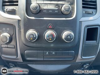 2017 Ram 1500 4WD crew cab in Granby, Quebec - 16 - w320h240px