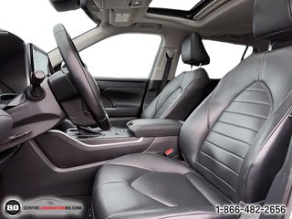 2020 Toyota Highlander in Granby, Quebec - 10 - w320h240px