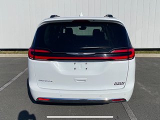 2022  Pacifica Touring-L | Leather | 7-Pass | Warranty to 2027 in Saint John, New Brunswick - 4 - w320h240px