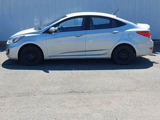 Hyundai Accent L | Auto | Tilt | TractionControl | Aux 2013 à Saint John, Nouveau-Brunswick - 6 - w320h240px
