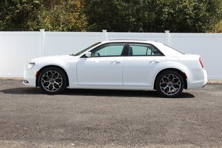 2016 Chrysler 300 in Antigonish, Nova Scotia - 4 - w320h240px