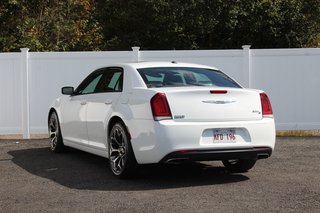 2016 Chrysler 300 in Antigonish, Nova Scotia - 5 - w320h240px