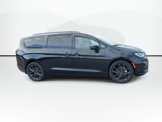 2022 Chrysler Pacifica Limited | Cam | Lthr | HtdSeat | Bluetooth | Aux