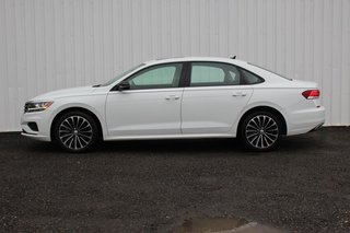 2022  Passat Limited Edition | Leather | Cam | Warranty to 2026 in Saint John, New Brunswick - 4 - w320h240px