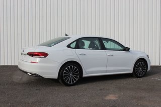2022  Passat Limited Edition | Leather | Cam | Warranty to 2026 in Saint John, New Brunswick - 4 - w320h240px
