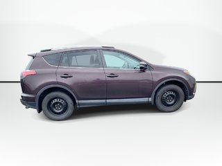 Toyota RAV4 XLE | Heated Seats | Keyless | Backup Cam 2016 à Saint John, Nouveau-Brunswick - 4 - w320h240px
