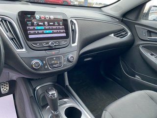 2016 Chevrolet Malibu in Bonaventure, Quebec - 5 - w320h240px