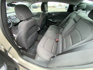 2016 Chevrolet Malibu in Bonaventure, Quebec - 6 - w320h240px