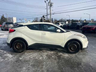 2018 Toyota C-HR XLE SIEGES CHAUFFANTS CAMERA A/C AUTO BIZONE MAGS