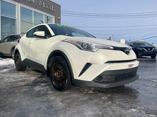 2018 Toyota C-HR XLE SIEGES CHAUFFANTS CAMERA A/C AUTO BIZONE MAGS