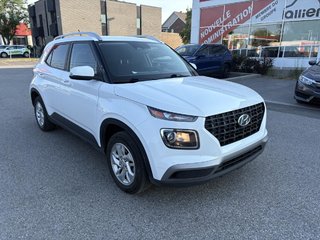 2023 Hyundai Venue Preferred IVT MAGS I HEATED SEATS & STEERING WHEEL I CARPLAY I STARTER in Montréal, Quebec - 2 - w320h240px